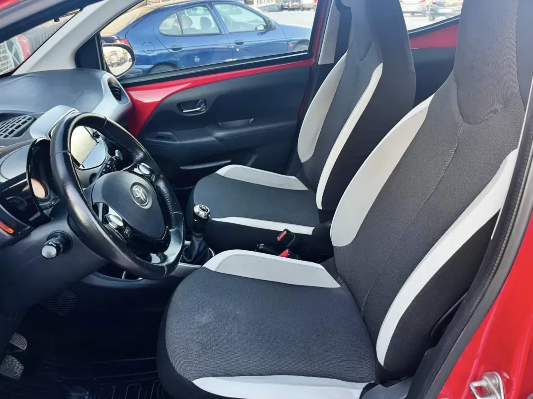 Toyota Aygo 2016 - 8500 EUR, 190000 km - AUTO.MOTO.pt - 190000km - foto 12 de 16