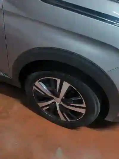 Peugeot 5008 2019 - 21750 EUR, 100000 km - AUTO.MOTO.pt - 100000km - foto 2 de 8