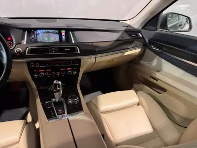 BMW 740 2014 - 21900 EUR, 306500 km - AUTO.MOTO.pt - 306500km - foto 20 de 55