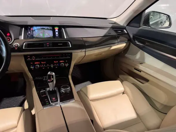 BMW 740 2014 - 21900 EUR, 306500 km - AUTO.MOTO.pt - 306500km - foto 20 de 55