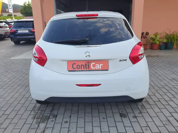 Peugeot 208 2012 - 7990 EUR, 102690 km - AUTO.MOTO.pt - 102690km - foto 5 de 8