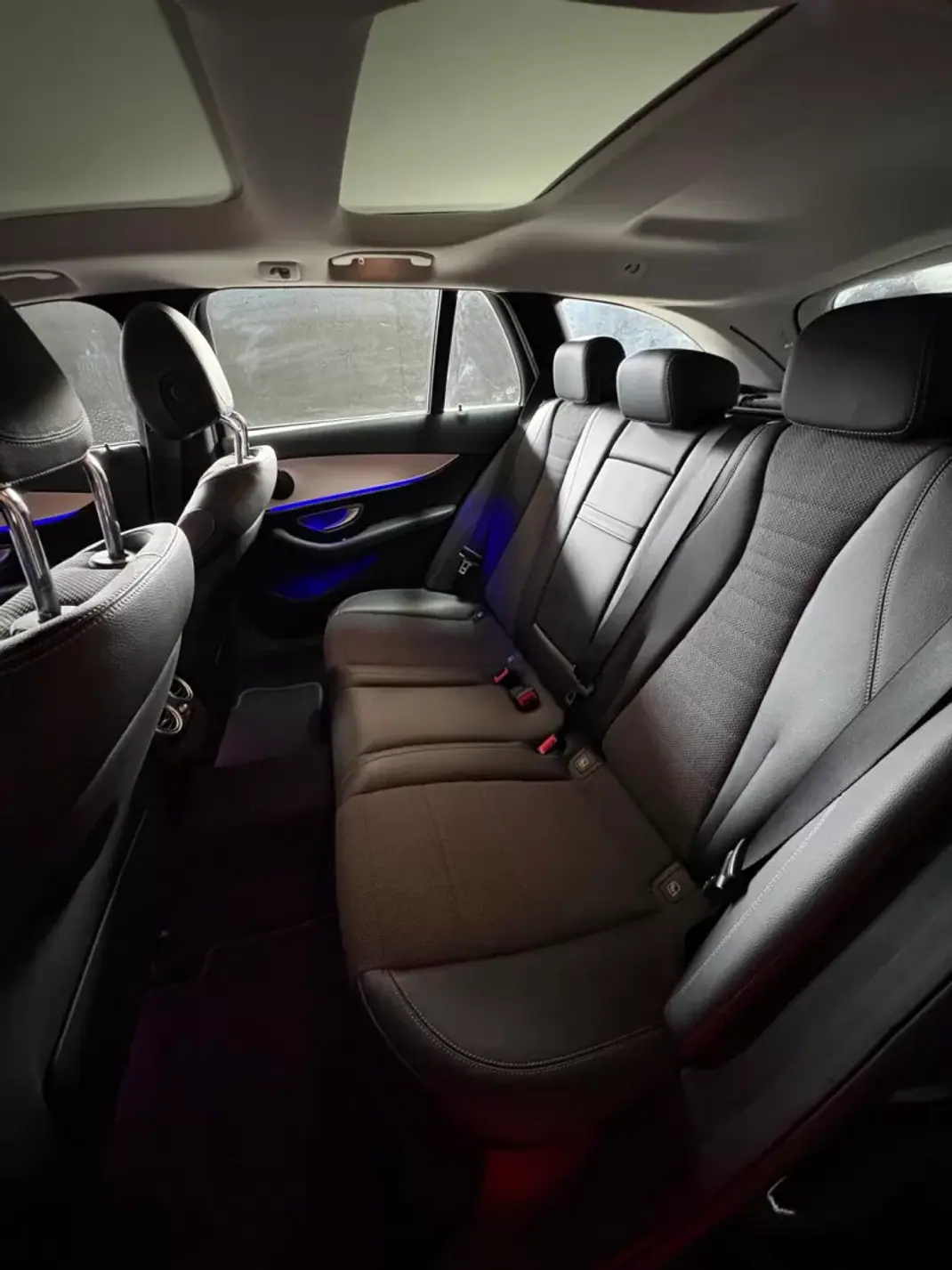 Mercedes-Benz E 300 2022 - 34500 EUR, 77100 km - AUTO.MOTO.pt - 77100km - foto 11 de 18