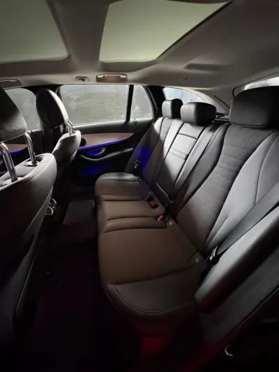 Mercedes-Benz E 300 2022 - 34500 EUR, 77100 km - AUTO.MOTO.pt - 77100km - foto 11 de 18