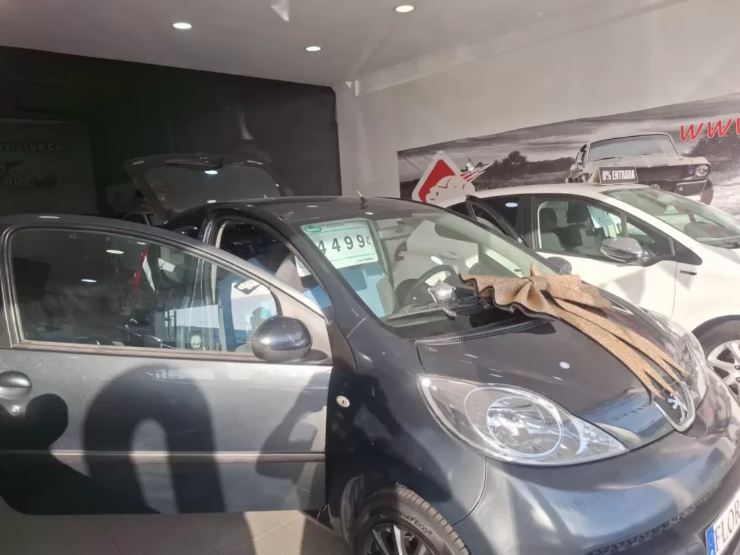 Peugeot 107 2008 - 4500 EUR, 127195 km - AUTO.MOTO.pt - 127195km - foto 7 de 14
