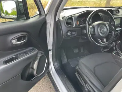 Jeep Renegade 2018 - 18980 EUR, 112000 km - AUTO.MOTO.pt - 112000km - foto 11 de 22
