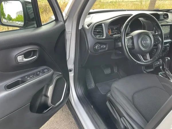Jeep Renegade 2018 - 17980 EUR, 112000 km - AUTO.MOTO.pt - 112000km - foto 11 de 22