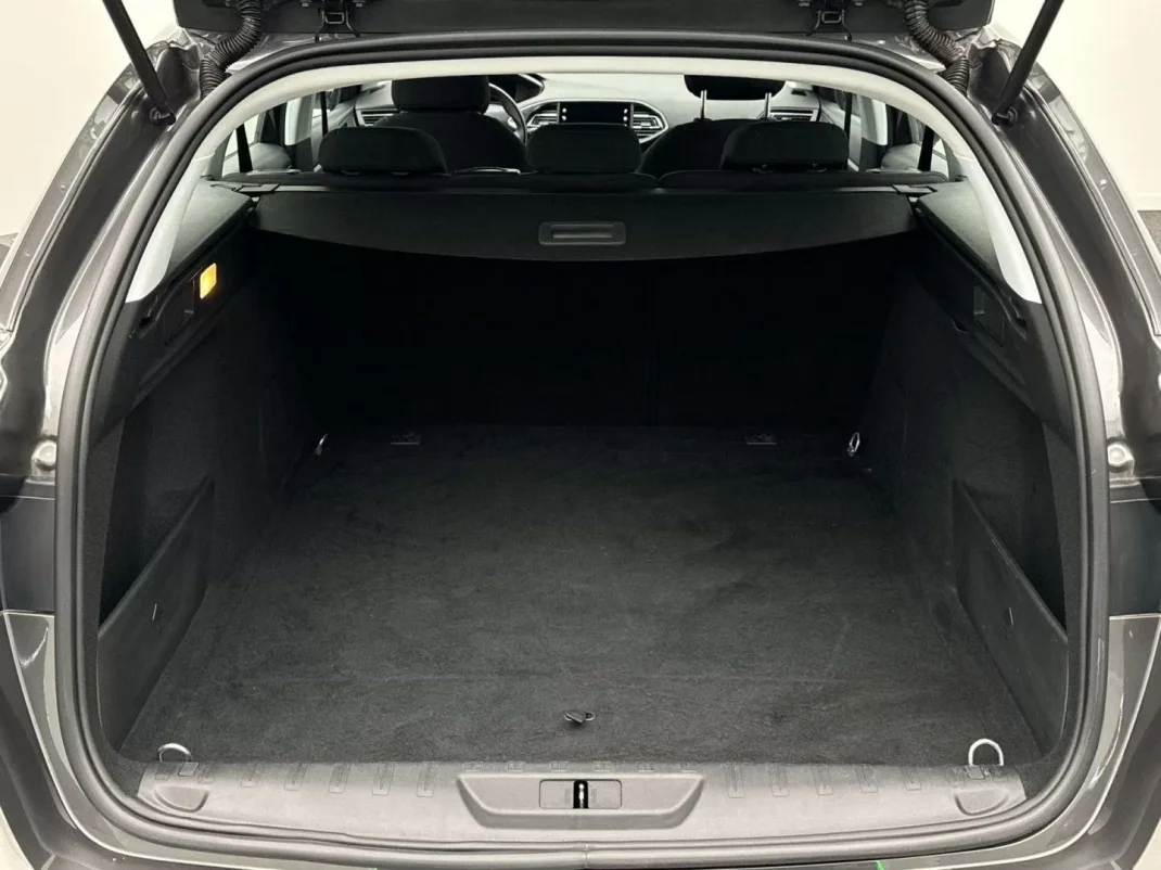 Peugeot 308 SW 2020 - 12850 EUR, 149365 km - AUTO.MOTO.pt - 149365km - foto 10 de 11