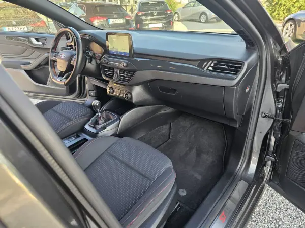 Ford Focus SW 2019 - 13800 EUR, 115000 km - AUTO.MOTO.pt - 115000km - foto 12 de 54
