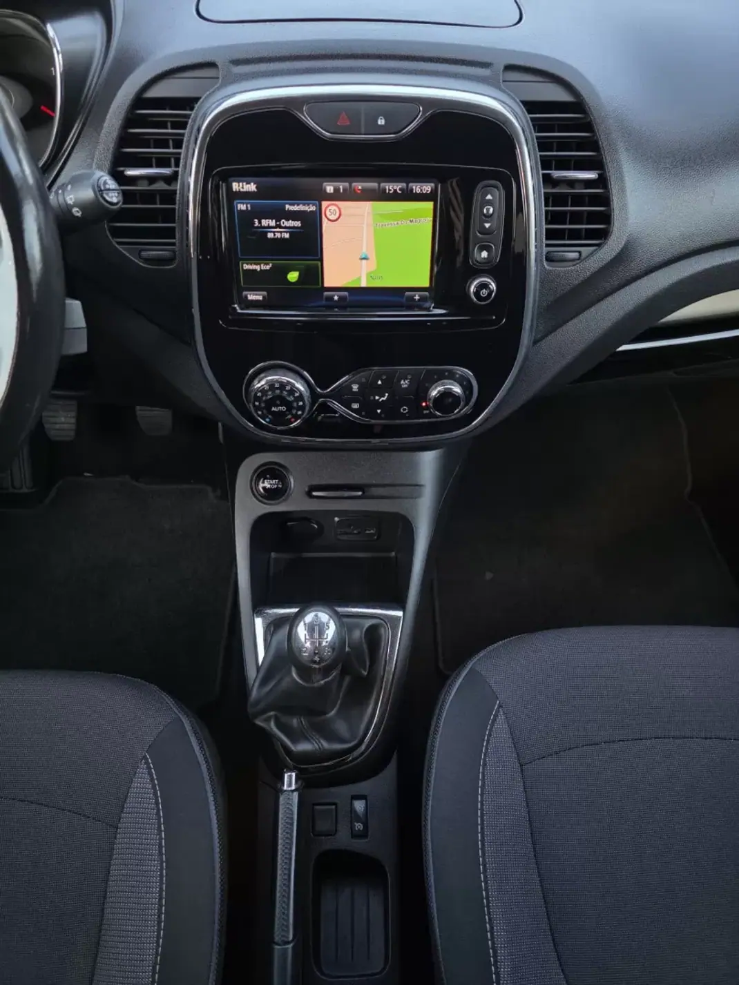 Renault Captur 2016 - 11990 EUR, 118000 km - AUTO.MOTO.pt - 118000km - foto 19 de 32