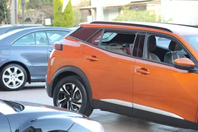 Peugeot e-2008 2020 - 19450 EUR, 54000 km - AUTO.MOTO.pt - 54000km - foto 33 de 41