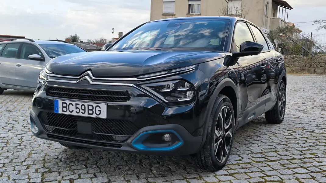Citroën e-C4 2023 - 18950 EUR, 19926 km - AUTO.MOTO.pt - 19926km - foto 1 de 9