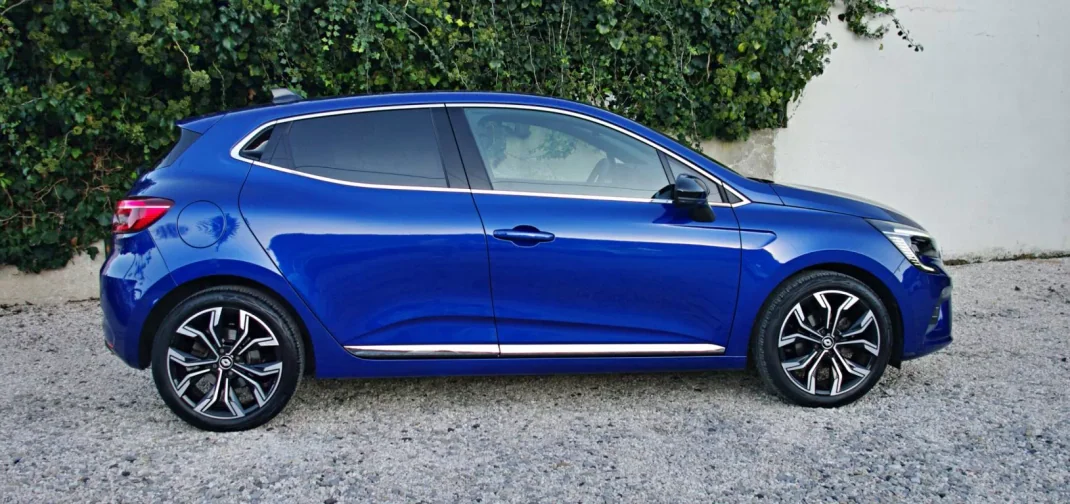 Renault Clio 2023 - 18900 EUR, 26048 km - AUTO.MOTO.pt - 26048km - foto 8 de 40