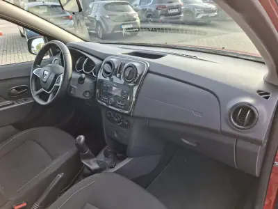 Dacia Sandero 2017 - 9150 EUR, 92800 km - AUTO.MOTO.pt - 92800km - foto 21 de 23