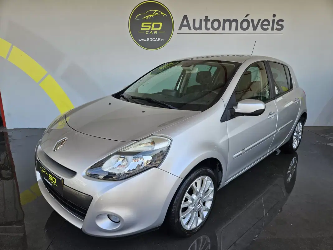 Renault Clio 2010 - 5950 EUR, 110000 km - AUTO.MOTO.pt - 110000km - foto 1 de 8