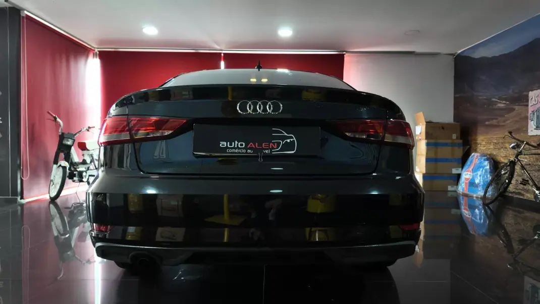 Audi A3 Limousine 2017 - 20500 EUR, 61500 km - AUTO.MOTO.pt - 61500km - foto 4 de 21