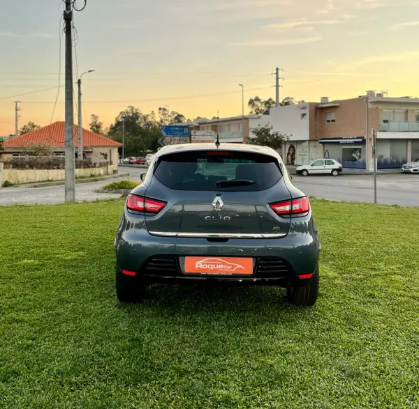 Renault Clio 2017 - 11900 EUR, 171000 km - AUTO.MOTO.pt - 171000km - foto 6 de 12