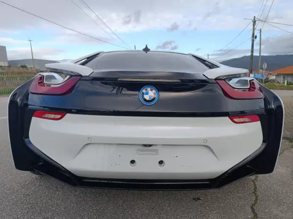 BMW i8 2016 - 71000 EUR, 140000 km - AUTO.MOTO.pt - 140000km - foto 8 de 25