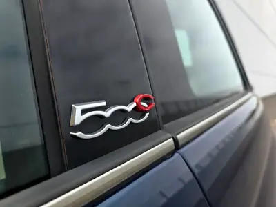 Fiat 500C 2017 - 9900 EUR, 117900 km - 117900km - foto 14 de 31
