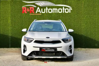 Kia Stonic 2021 - 13990 EUR, 128000 km - AUTO.MOTO.pt - 128000km - foto 4 de 29