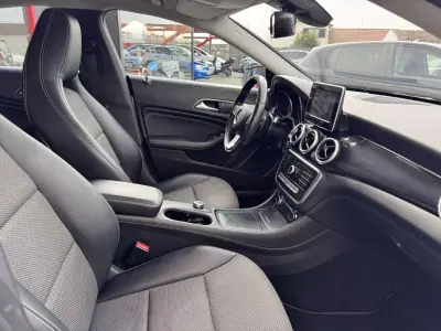 Mercedes-Benz CLA 180 2018 - 21500 EUR, 179900 km - AUTO.MOTO.pt - 179900km - foto 16 de 25