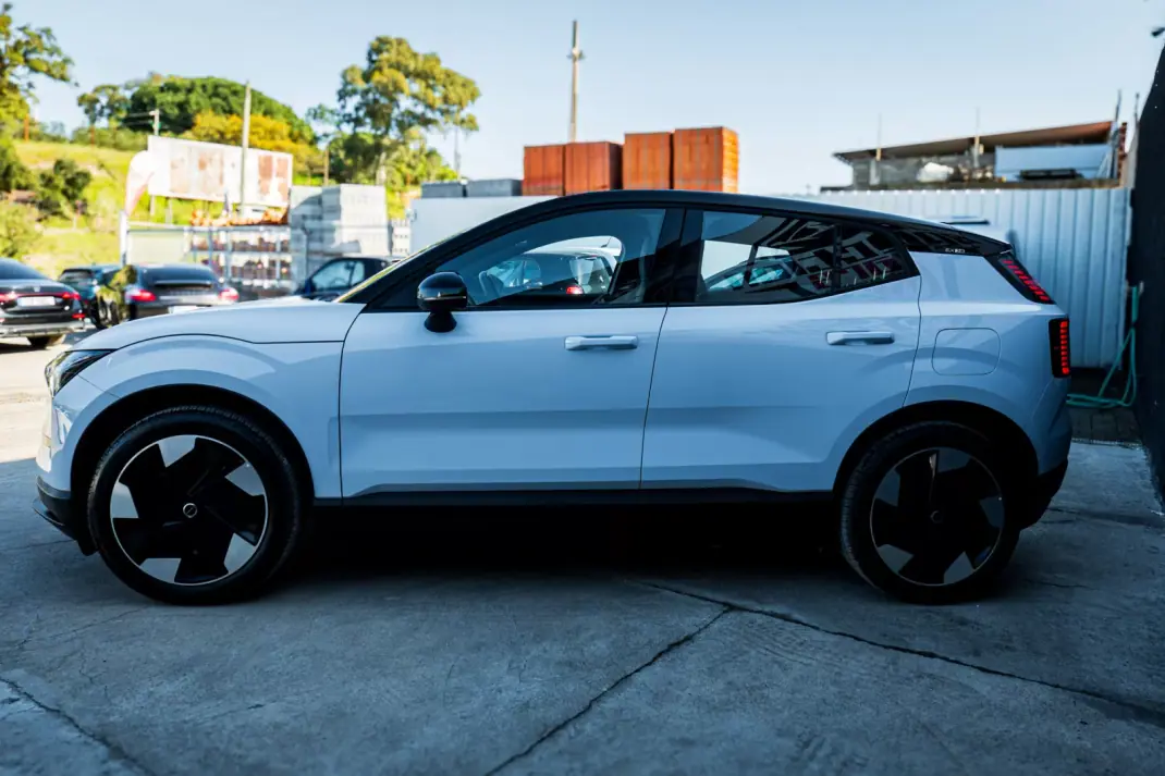 Volvo EX 30 2024 - 31900 EUR, 28000 km - AUTO.MOTO.pt - 28000km - foto 7 de 26