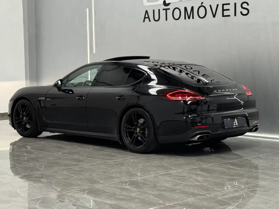 Porsche Panamera 2015 - 33990 EUR, 247000 km - AUTO.MOTO.pt - 247000km - foto 14 de 44
