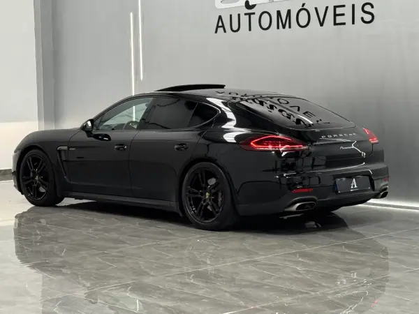 Porsche Panamera 2015 - 33990 EUR, 247000 km - AUTO.MOTO.pt - 247000km - foto 14 de 44