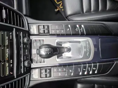Porsche Panamera 2015 - 38499 EUR, 165000 km - AUTO.MOTO.pt - 165000km - foto 31 de 39