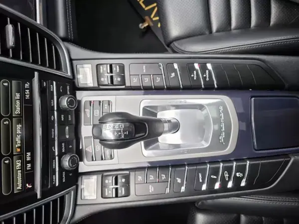 Porsche Panamera 2015 - 38499 EUR, 165000 km - AUTO.MOTO.pt - 165000km - foto 31 de 39