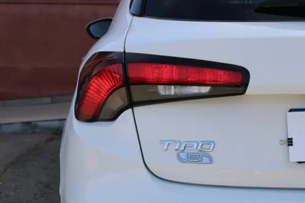 Fiat Tipo VAN 1.3 M-Jet 2022 - 10990 EUR, 108000 km - AUTO.MOTO.pt - 108000km - foto 12 de 27