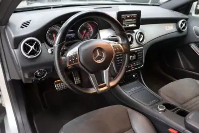 Mercedes-Benz GLA 200 2015 - 22900 EUR, 128425 km - AUTO.MOTO.pt - 128425km - foto 8 de 24