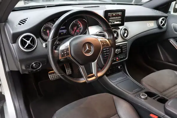 Mercedes-Benz GLA 200 2015 - 22900 EUR, 128425 km - AUTO.MOTO.pt - 128425km - foto 8 de 24