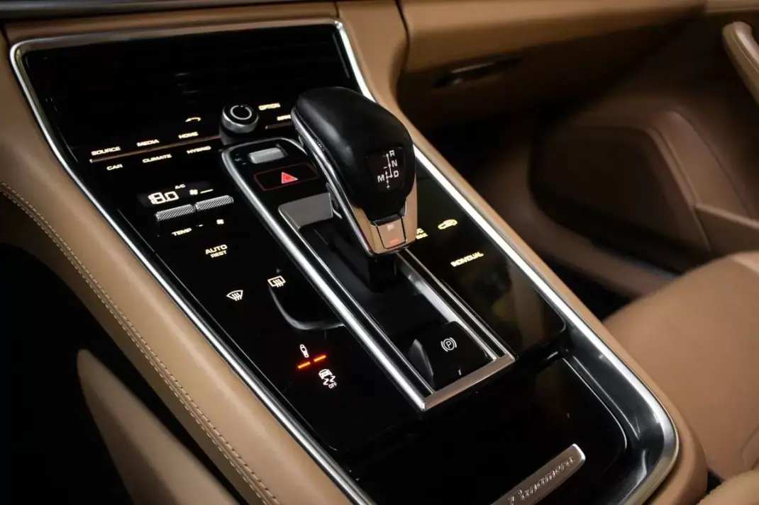 Porsche Panamera 2020 - 79990 EUR, 128249 km - 128249km - foto 25 de 48