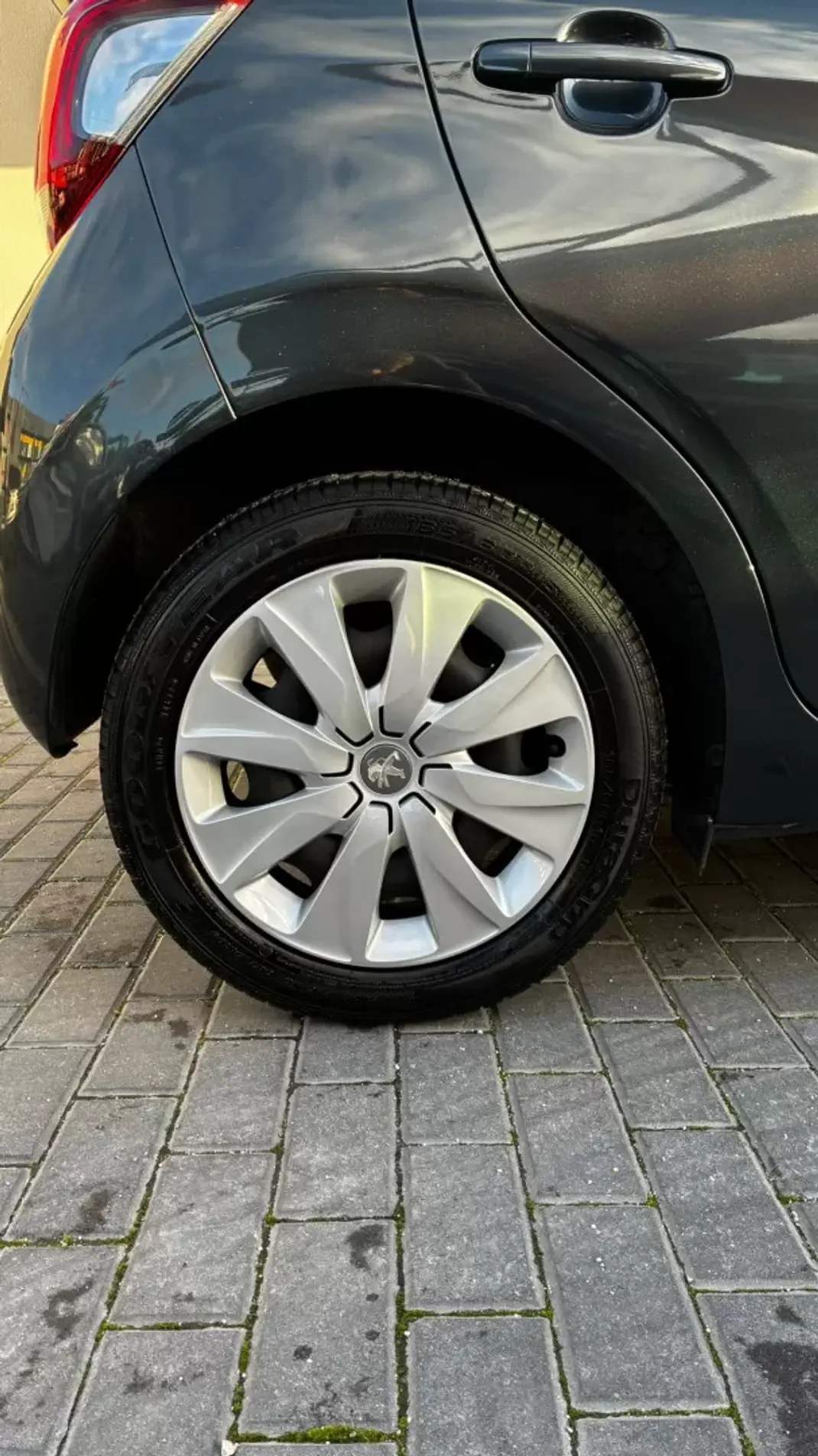 Peugeot 108 2019 - 11750 EUR, 88467 km - AUTO.MOTO.pt - 88467km - foto 19 de 20