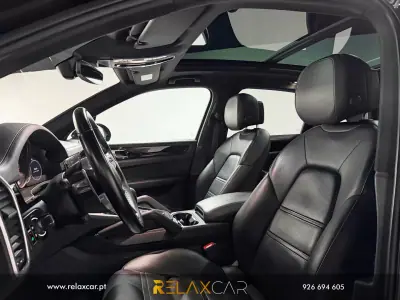 Porsche Cayenne 2018 - 53990 EUR, 150300 km - AUTO.MOTO.pt - 150300km - foto 11 de 28