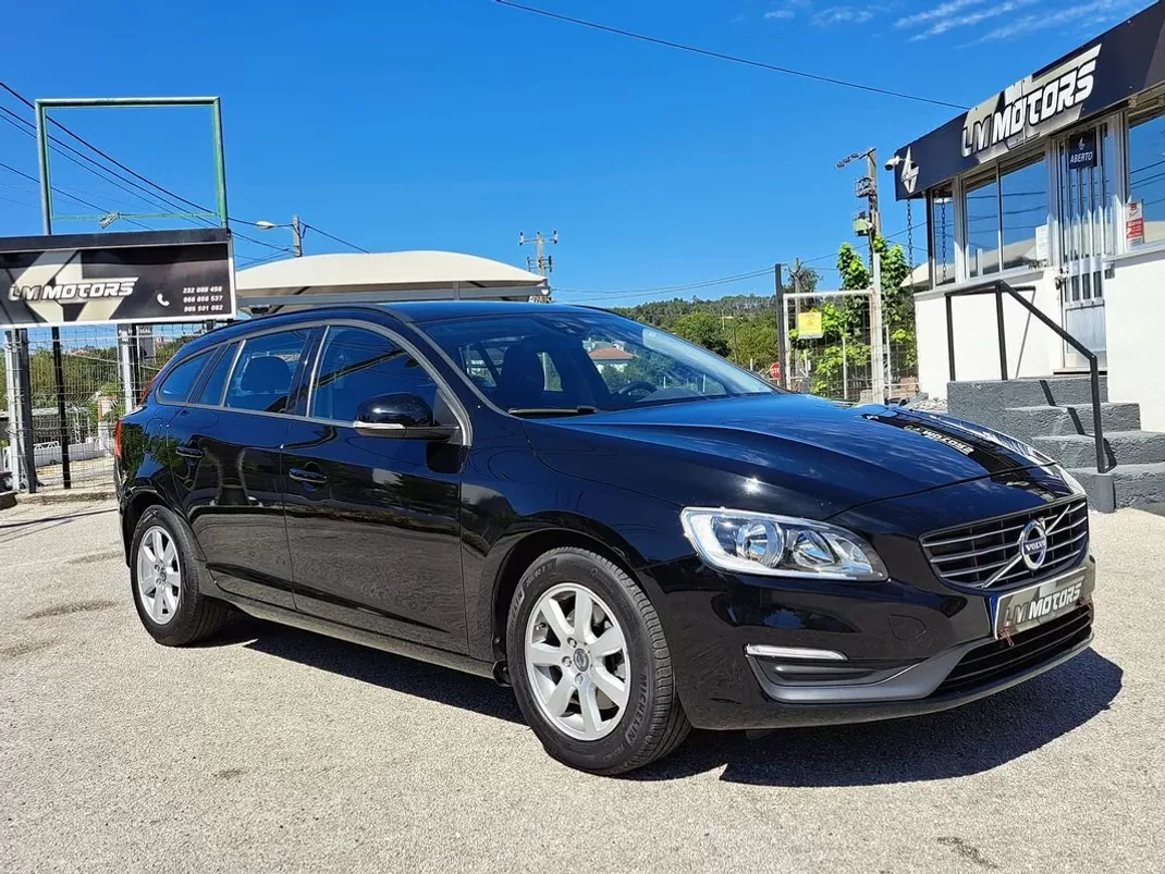 Volvo V60 2013 - 14990 EUR, 111000 km - AUTO.MOTO.pt - 111000km - foto 1 de 42
