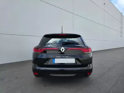 Renault Mégane 2021 - 15400 EUR, 63000 km - AUTO.MOTO.pt - 63000km - foto 9 de 29