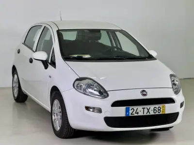 Fiat Punto 2017 - 7950 EUR, 77357 km - AUTO.MOTO.pt - 77357km - foto 7 de 31