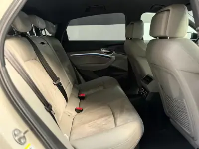 Audi Q8 e-Tron Sportback 2021 - 33950 EUR, 159218 km - AUTO.MOTO.pt - 159218km - foto 27 de 28