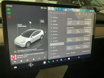 Tesla Model Y 2024 - 35900 EUR, 38745 km - AUTO.MOTO.pt - 38745km - foto 2 de 5