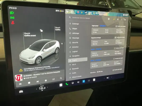 Tesla Model Y 2024 - 35900 EUR, 38745 km - AUTO.MOTO.pt - 38745km - foto 2 de 5