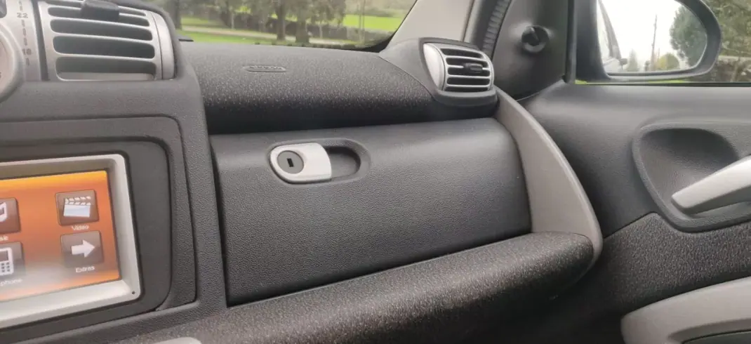 Smart Fortwo Cabrio 2010 - 6990 EUR, 155500 km - AUTO.MOTO.pt - 155500km - foto 37 de 37