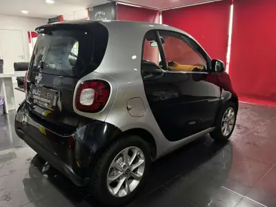 Smart Fortwo Cabrio 2016 - 9500 EUR, 121000 km - AUTO.MOTO.pt - 121000km - foto 4 de 15
