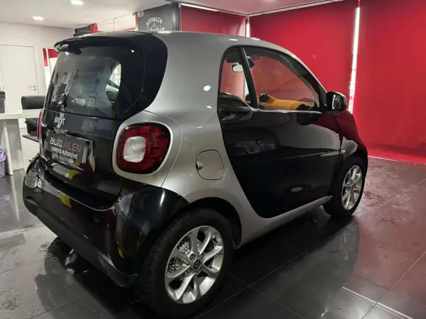 Smart Fortwo Cabrio 2016 - 9500 EUR, 121000 km - AUTO.MOTO.pt - 121000km - foto 4 de 15