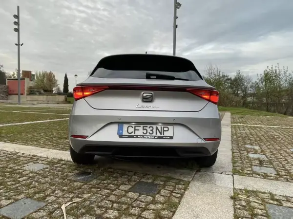 SEAT Leon 2021 - 20900 EUR, 118428 km - AUTO.MOTO.pt - 118428km - foto 4 de 11