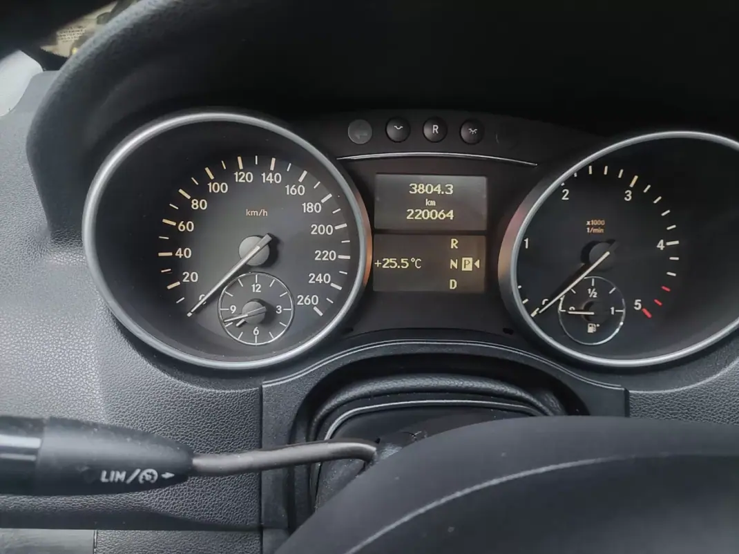 Mercedes-Benz ML 350 2010 - 15900 EUR, 220100 km - AUTO.MOTO.pt - 220100km - foto 18 de 18