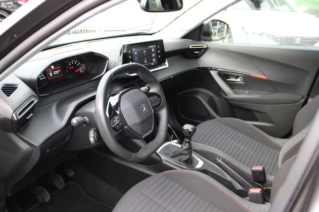 Peugeot 2008 2021 - 18700 EUR, 48176 km - AUTO.MOTO.pt - 48176km - foto 2 de 32