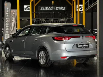 Renault Mégane Sport Tourer 2022 - 16990 EUR, 132900 km - AUTO.MOTO.pt - 132900km - foto 13 de 31