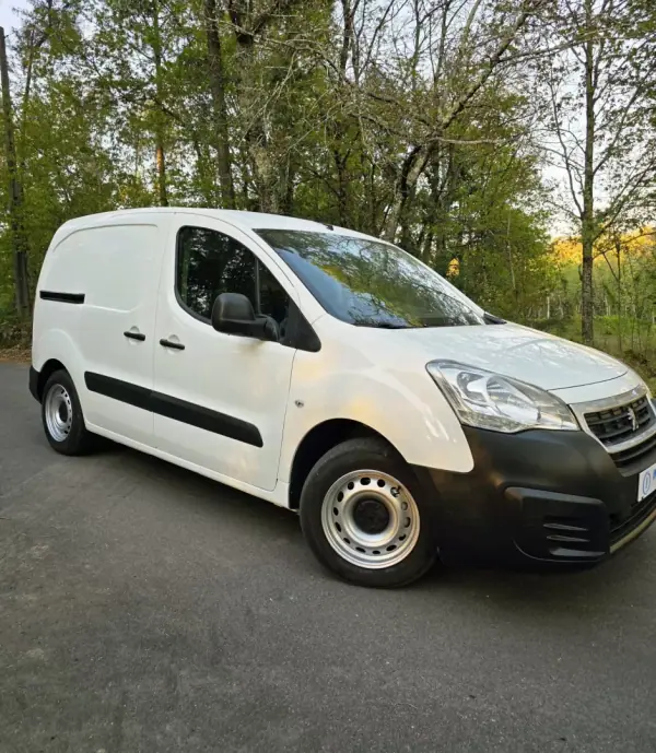 Peugeot Partner 2016 - 9990 EUR, 176000 km - AUTO.MOTO.pt - 176000km - foto 4 de 24