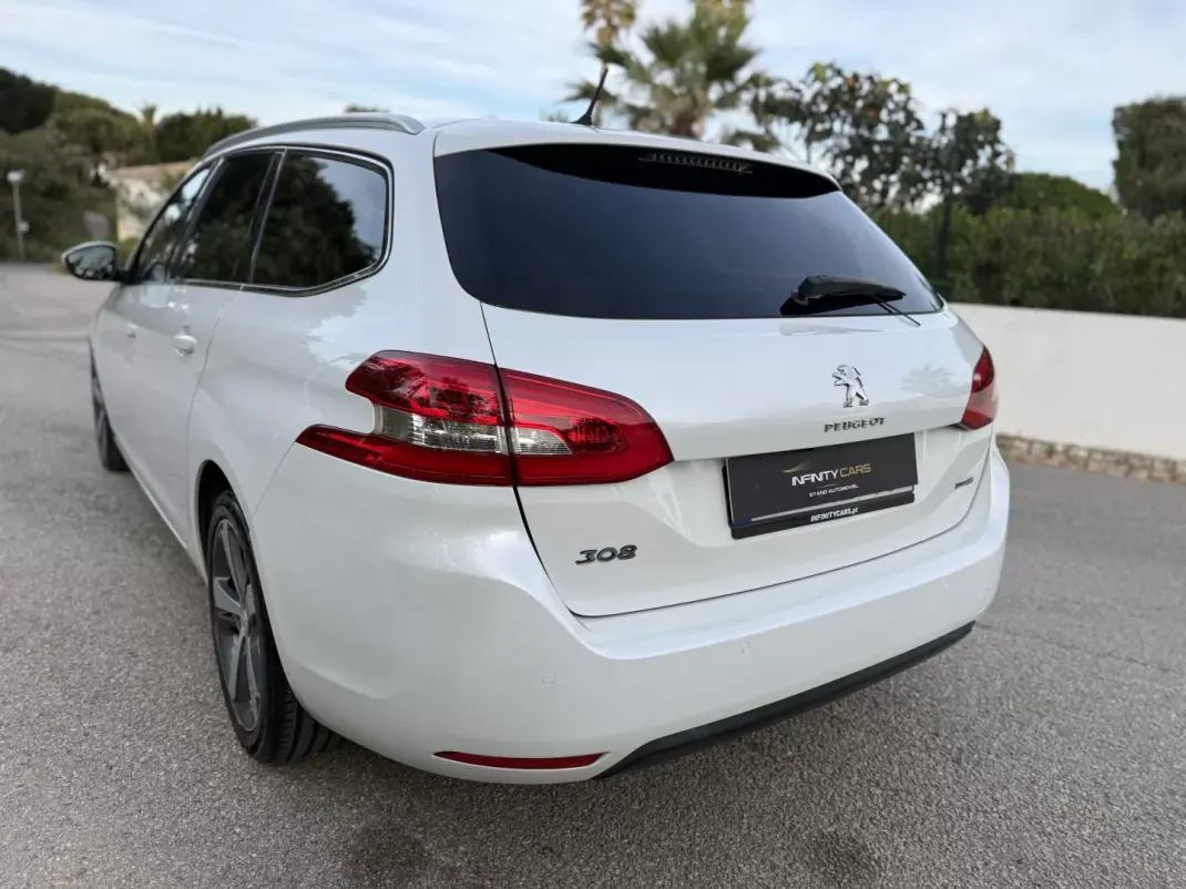 Peugeot 308 SW 2016 - 11699 EUR, 100000 km - AUTO.MOTO.pt - 100000km - foto 10 de 18
